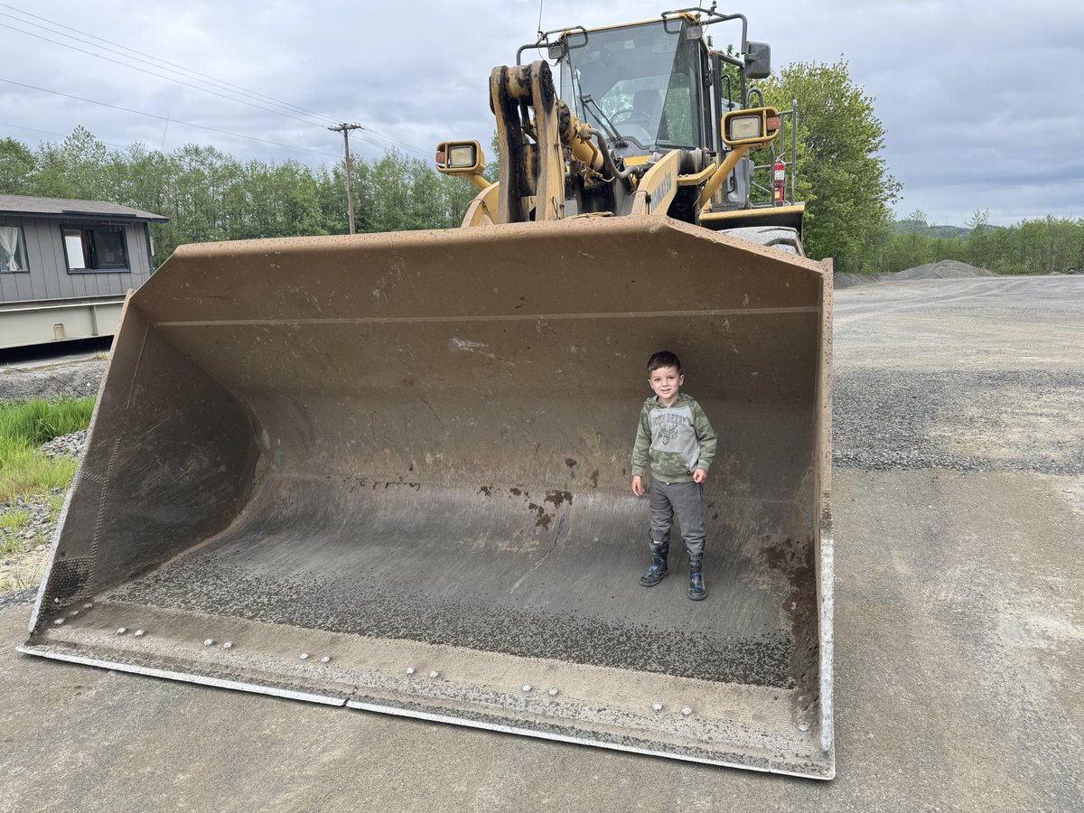 megan_luster's tweet photo. This kid ❤️ he lovvvveees his excavators, loaders, etc @komatsuconstrna 

Oh and @BlippiOnTour https://t.co/Q8ZGp7uNHl