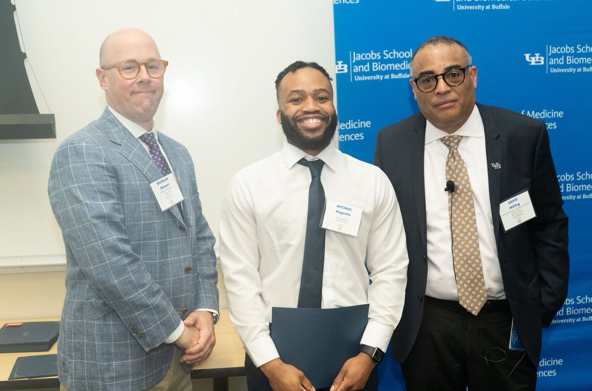 UB’s Richard Sarkin Medical Emeritus Faculty Chapter of the Gold Humanism Honor Society (of @GoldFdtn) recently celebrated its 20th anniversary during the 2024 induction of #UBuffalo med students, trainees & faculty!

» See all the @ubgoldhumanism details: buff.ly/4b2owZk