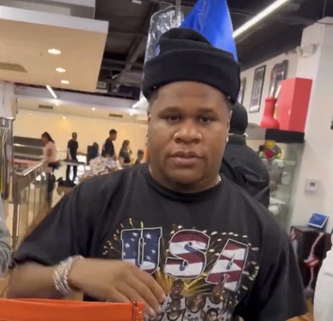 Devin Haney 🍔😴 spotted at a Miami mall following a devastating loss to Ryan Garcia. Will we ever seen him compete again?