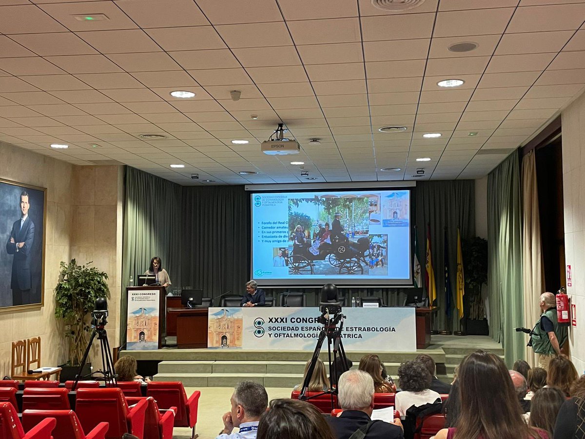 OftalmoMacarena's tweet photo. Extraordina primera jornada en @RICOMSevilla del 3️⃣1️⃣ Congreso #SEEOP 🇪🇸. Magnífica organización y altísimo nivel científico. Participación de muchos miembros de @OftalmoMacarena ⏩️⏩️ Dres. #Lledó, @Enriquedelrua, #Espejo, #GarcíaTrincado, #Flores, @alvaromg9_… https://t.co/8IP1z2R1wJ