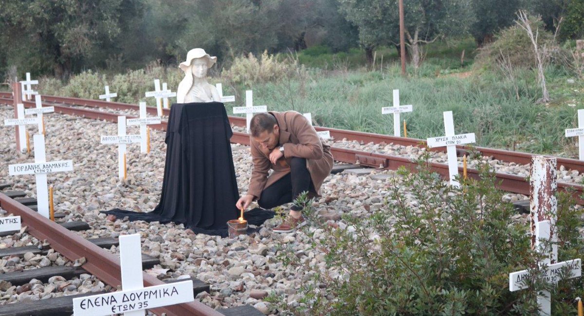 Μήνες δουλειάς O γλύπτης Βαγγέλης Τύμπας ένιωσε την ανάγκη να προσφέρει κάτι για τη μνήμη όσων χάθηκαν τόσο παράλογα...🩸🩸 #Τεμπη_έγκλημα #Τεμπη_Δικαίωση