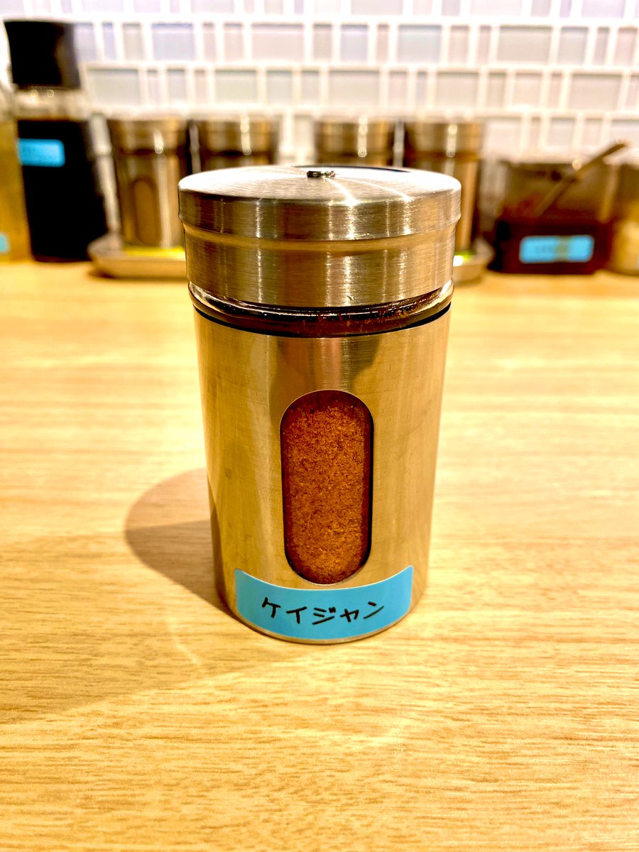 卓上調味料に“ケイジャン”が加わりました⭐︎
何にでも合います！刻みニンニクと合わせると凄いです！

※塩みがあるので入れすぎ注意🖐️