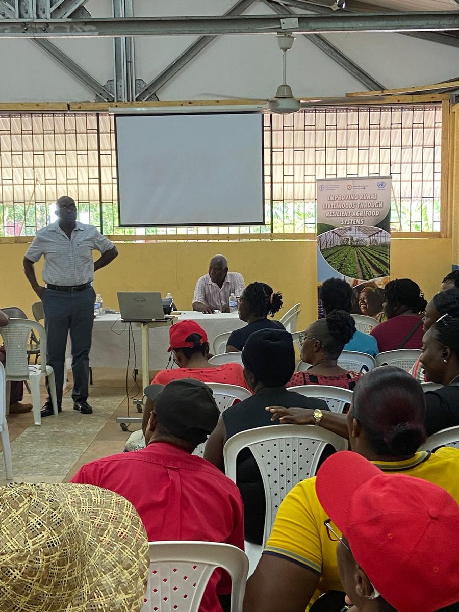 🇯🇲The Improving Rural Livelihoods Project conducted a Livestock and Protected Agriculture Sensitization Meeting with 60 farmers, 10 officers from @rada_jm @sdcjamaica and 3 Police Officers from the Guanaboa Vale Police station in Kitson Town in St. Catherine, Jamaica.