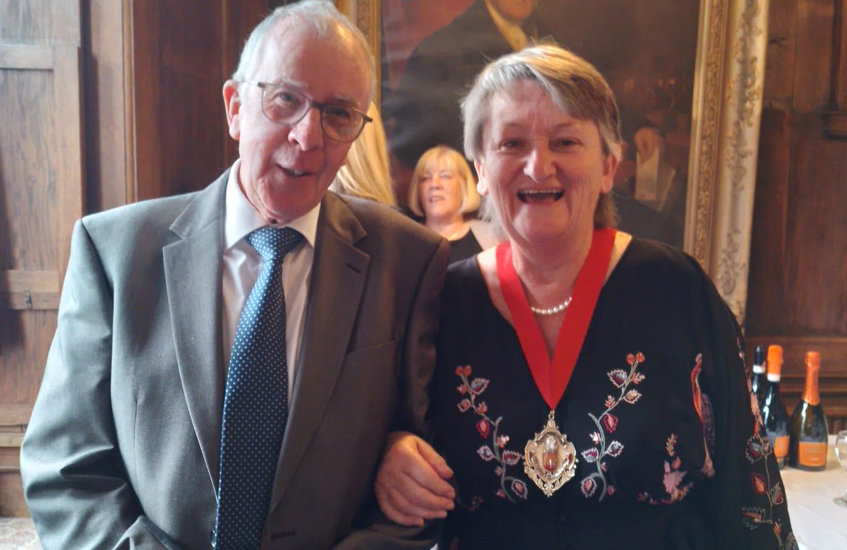 👏 History was made yesterday as Sue Daish, pictured with #HPFC secretary Andy Schooler, became the town's first-ever female high steward.

⚽️ A bad segue for mentioning the Royal Oak hosts 4 Essex County Girls' League (@ECGFL_2018) cup finals on Sunday: harwichandparkeston.com/calendar/event…