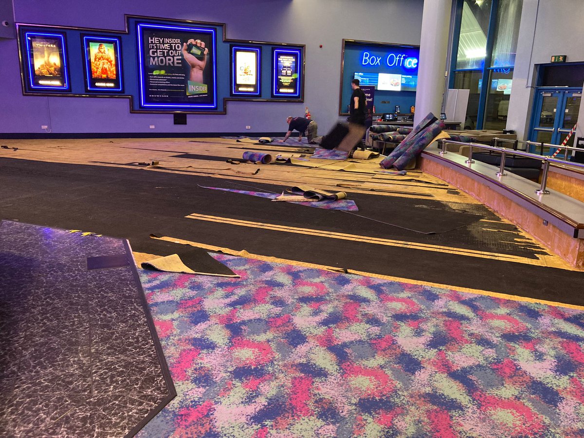 Noooooooo! @ShowcaseCinemas what are you doing to the iconic carpet at Avonmeads in Bristol!? First we lose the city centre Cinema de Lux, next is Avonmeads 90s carpet! Paging @showcasememes
