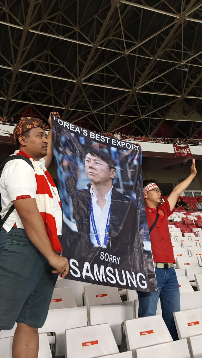 ellyNPuji's tweet photo. Ini lucu banget 😁
Wkwkwk

Selamat Timnas U-23 ,kalian kereen woiii 🥁🇮🇩

Jahe bisa mengalahkan gingseng 😅😂

_______

#AsianCupU23
#AFCU23
#TimnasIndonesiaU23 https://t.co/wUdlhsqXbn