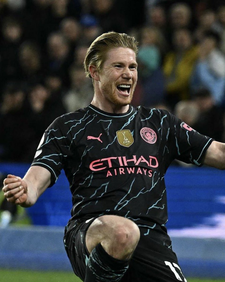 Jamie Redknapp: “We’ve seen some greats like Gerrard, Lampard, David Silva, Yaya Toure; unbelievable attacking midfielders. Kevin De Bruyne is the top one. He’s the top one.”