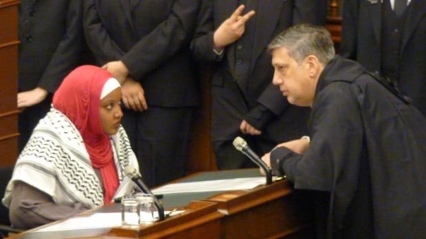 On today in Canadian racism, not only does the ‘keffiyeh ban’ remain in place in the Ontario legislature, but the speaker ordered @SarahJama_ to leave the chamber for wearing one. She refused. thestar.com/politics/provi…