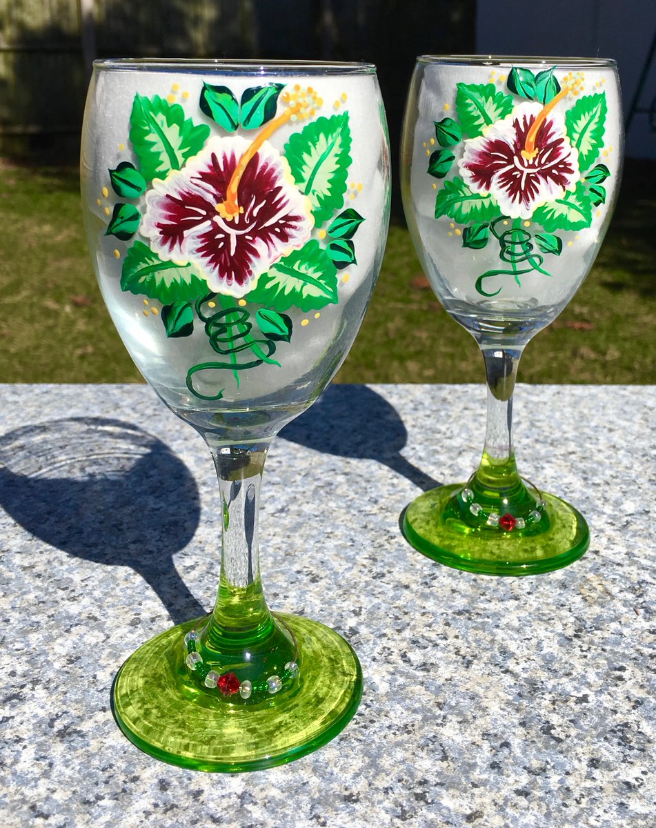 Cool Summer glasses etsy.com/listing/241217… #wineglasses #floralglasses #birthdaygift #SMILEtt23 #CraftBizParty #etsy #etsyshop