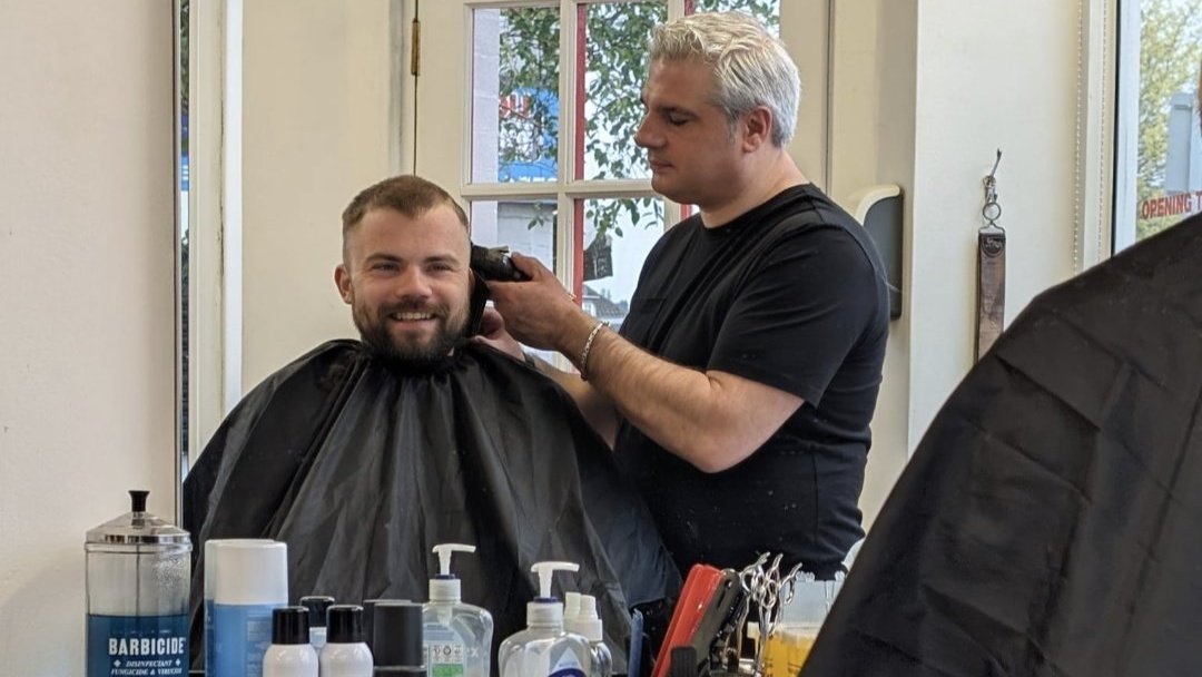 In 2021 @WatfordLabour's @Den4Callowland was elected with a close shave Majority of just 10, if re elected next week closer shaves will be limited to the sides of his head as he has pledged to grow a mullet for his 2nd term! 💈 Eds Mens Grooming, 372 St Albans Road, Watford.