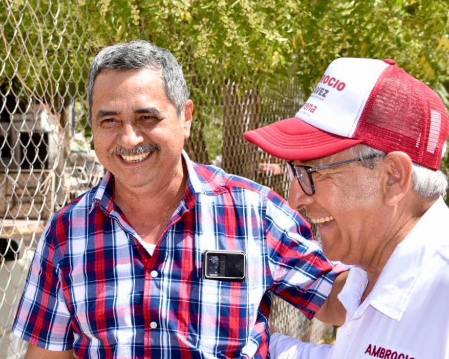 ambrociochavez9's tweet photo. #ColoniaSolidaridad
#AmbrocioChávezDiputado
El camino del trabajo siempre tiene que ser en equipo para poder que las cosas funcionen, vamos trabajando juntos sociedad y gobierno para que la transformación siga en nuestro distrito.
#Morena https://t.co/7ssvSkVddM