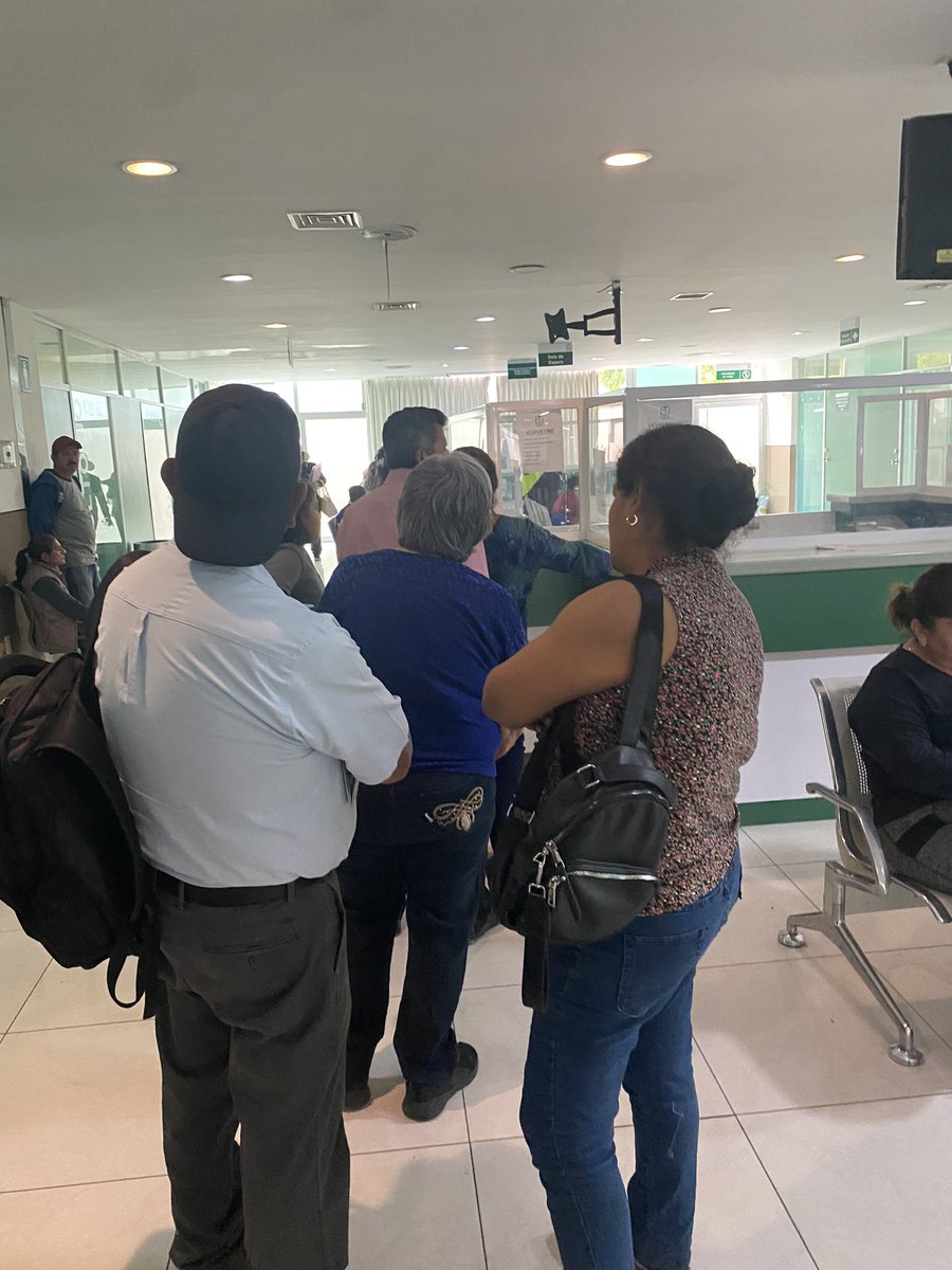 MotisL's tweet photo. @Tu_IMSS @zoerobledo @imss_hgo favor de verificar los horarios de atención!! En la clínica 1, y la llegada de sus colaboradores o asistentes médicos!! Horarios especiales 4:00 pm su entrada https://t.co/Yz0hw61G30