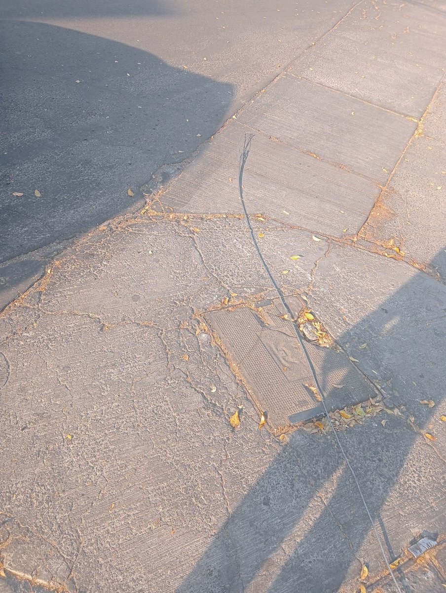 mudeition's tweet photo. @Trafico_ZMG los cables que quedaron colgando en av. Sierra de Mazamitla con av. 18 de marzo. Las águilas. Peligro peatones https://t.co/XZZpQXGLjm
