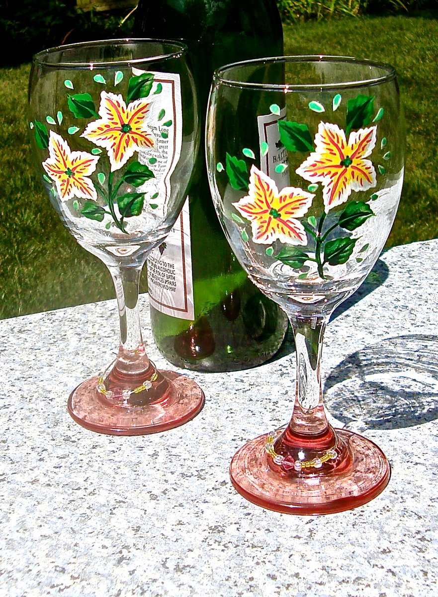 Yellow flowers glasses etsy.com/listing/242646… #wineglasses #yellowflowers #mothersdaygift #SMILEtt23 #CraftBizParty #etsyshop