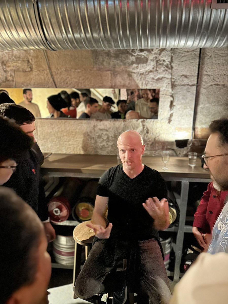 antinertia's tweet image. I organized the fan event to celebrate the 10th anniversary of the @tferriss Show, in Paris.
And guess who came to say hello and had a few beers with us 😌