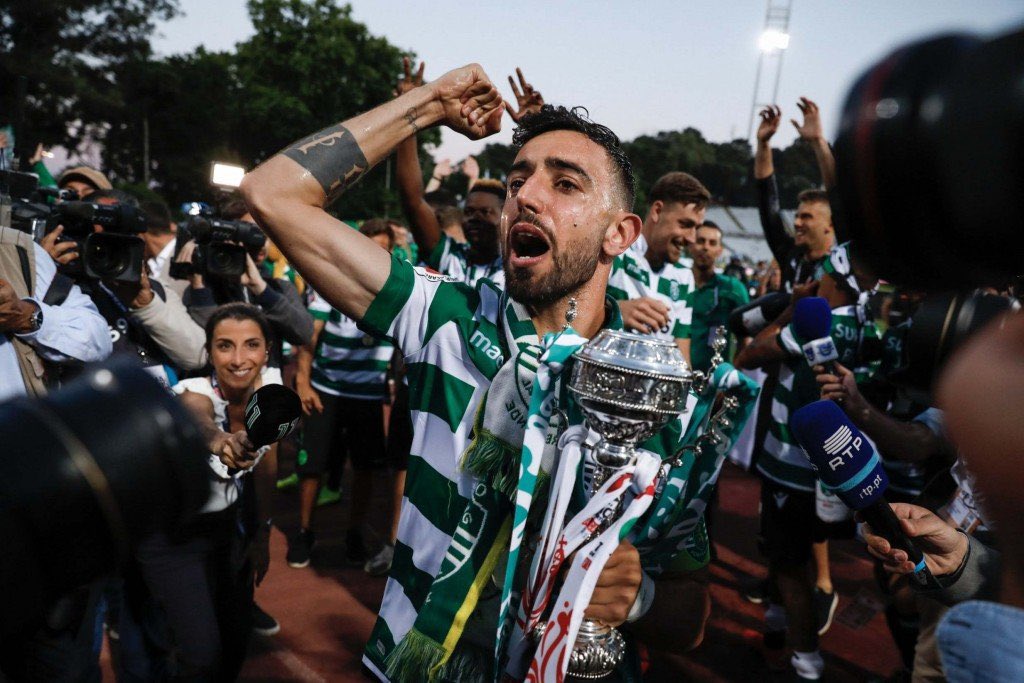 🚨🔴 | This Sporting fan wrote this when Bruno Fernandes left Sporting Lisbon to join Man United in 2020. He was 100% right 👏 #MUFC