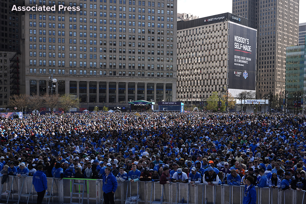 DETROIT. YOU SHOWED UP. This is the scene 2.5 hours before the NFL draft starts. INCREDIBLE. Full coverage: wxyz.com/nfldraft