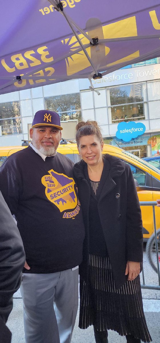 On April 30th, thousands of @32BJSEIU security guards will have their contract expire. I am proud to stand and support these workers for a contract that recognizes their work and worth. Fair contract now!