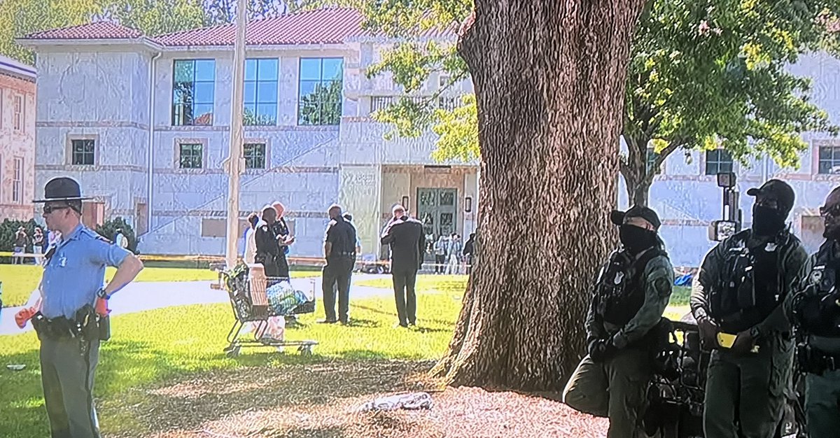 @bobcesca_go @Andre__Damon He’s lying about APD anyway. They showed the police clearing the Emory campus LIVE on local TV. I watched it! The police cleared the campus of pro-Hamas trespassers (NOT students, who are studying for finals) now it is peaceful.