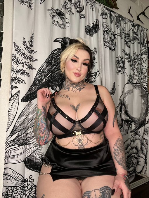 Just a slut in a skirt 🤷🏼&zwj;♀️ https://t.co/HG1WUzDeUT