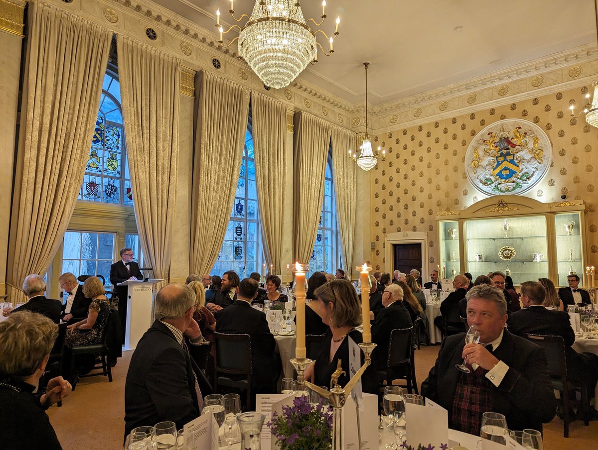 An honour to spend the evening with friends at the @RoyalVetCollege for the annual Principal's dinner. Yet another reason to celebrate #LondonHE - home to the top veterinary school in the world (QS) 👏
