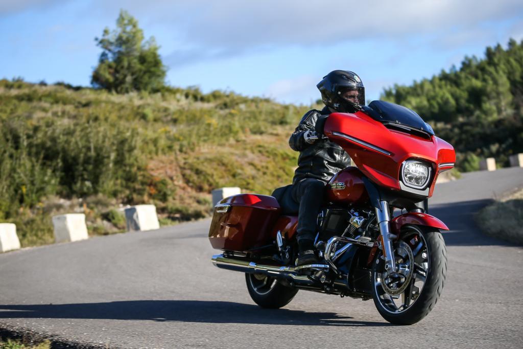 Route 66 has become a myth in the modern world, but it still exists in reality and you can still ride it with Harley-Davidson visordown.com/news/general/h…