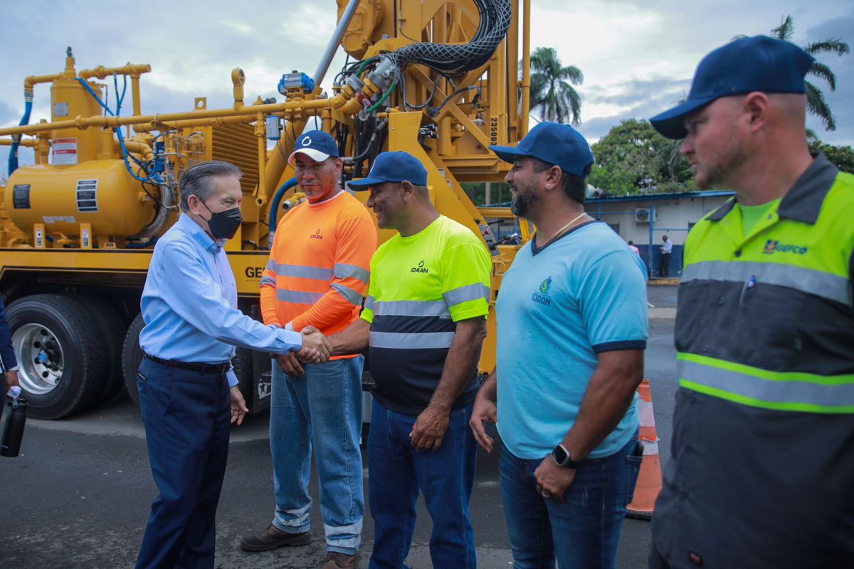 ✅ Actividad 814 Entregamos al @IDAANinforma una moderna perforadora de pozo rotativa de accionamiento hidráulico, que tiene un costo de B/.3.5 millones, para contribuir con la construcción de nuevas fuentes subterráneas que permitan robustecer el servicio de agua potable.