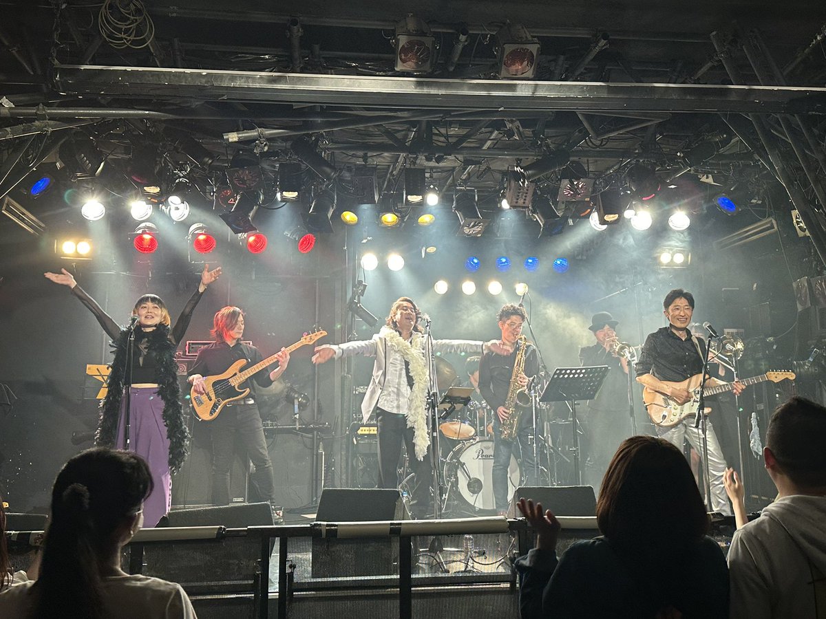 funk0401's tweet photo. 先日、#HALFTHEMAN の再始動ライブ!
最高のバンドだ🎵
ギターのピンキーさんのコーヒー豆もゲットしました。 https://t.co/CUkR8CB5rV