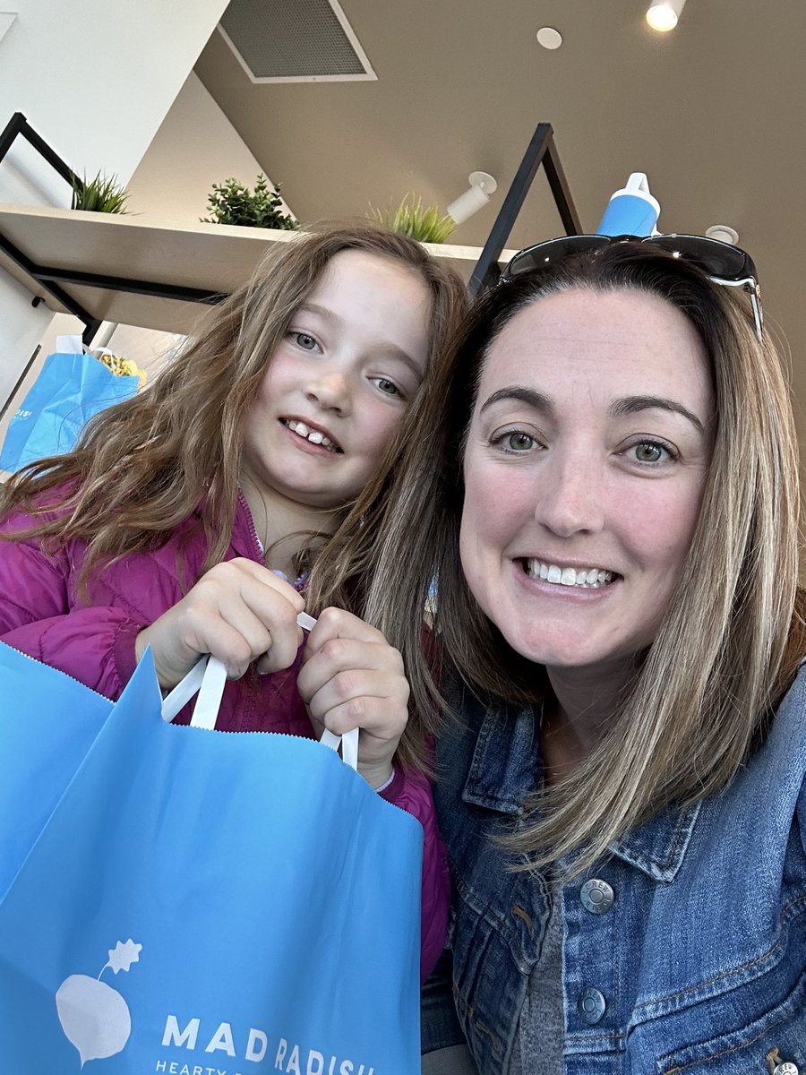 Hey <a href="/BernadetteOCSB/">St Bernadette OCSB</a> , looking for a delicious dinner? Stop by the Stittsville <a href="/eatmadradish/">Mad Radish</a> for a yummy meal and support our school at the same time! 🐾🥗