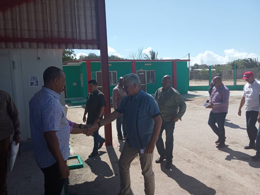 DptoTACAV's tweet photo. Recorre Presidente Miguel Díaz Canel principales obras que se ejecutan en el municipio Morón con el objetivo de chequear el avance de las mismas.
#Musicavila #CiegoDeÁvila https://t.co/Szmr1mv4Zl