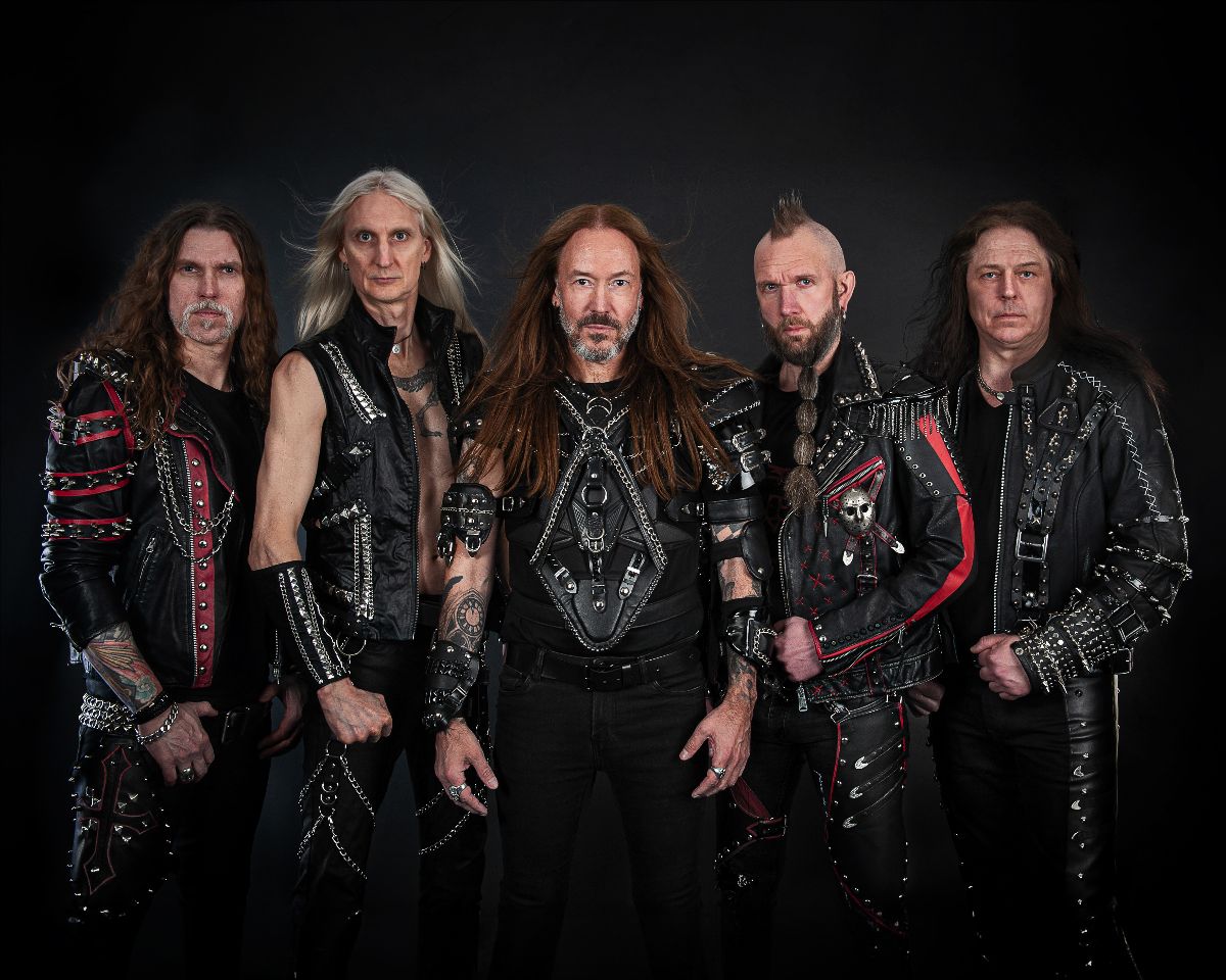 .@HammerFall will release their new album 'Avenge The Fallen' in August! Read the details and watch a new music video here on Distorted Sound! @nuclearblast @HoldTight_co distortedsoundmag.com/hammerfall-ann…
