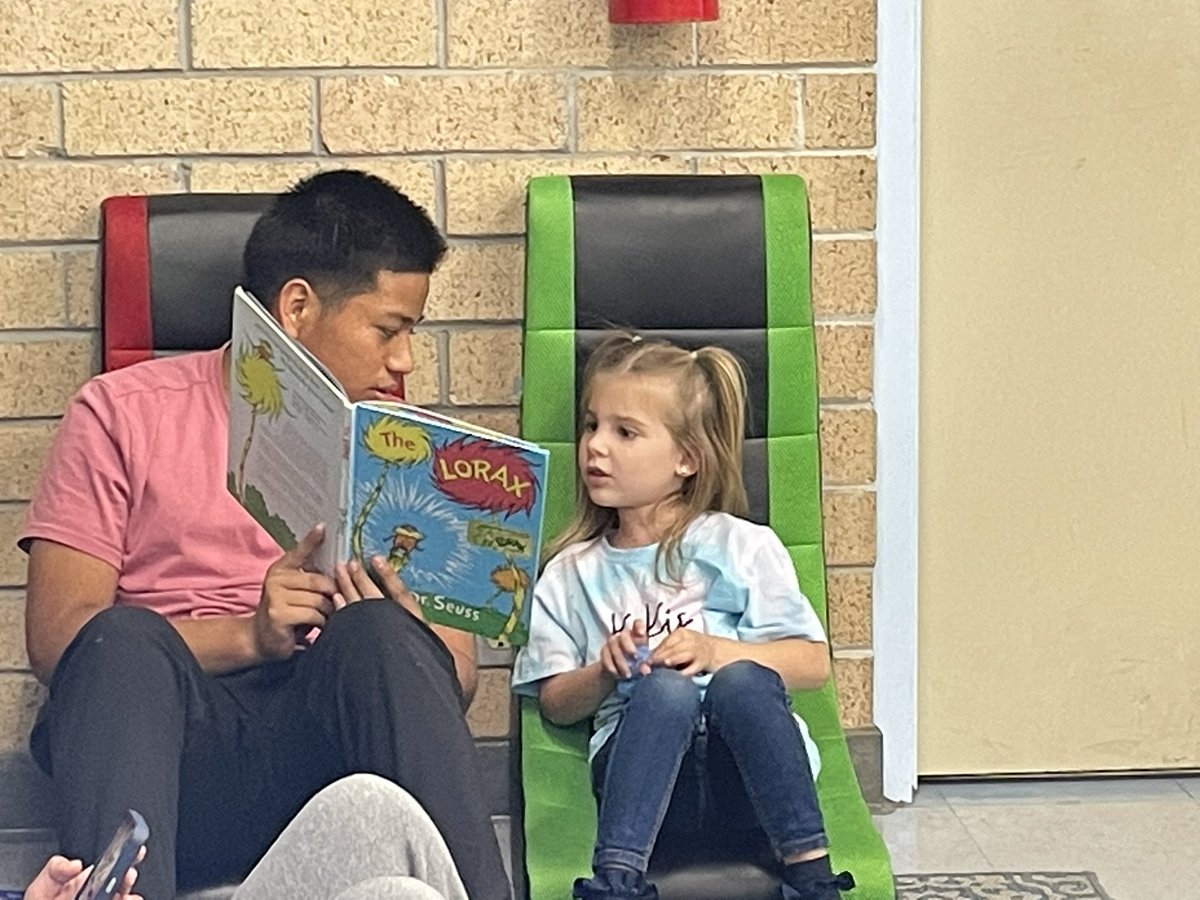 My #globalleaders know that taking care of planet Earth is everyone’s responsibility! They took turns reading #theLorax to my niece on #TakeYourKidToWorkDay #unitingourworld @ParticipateLrng