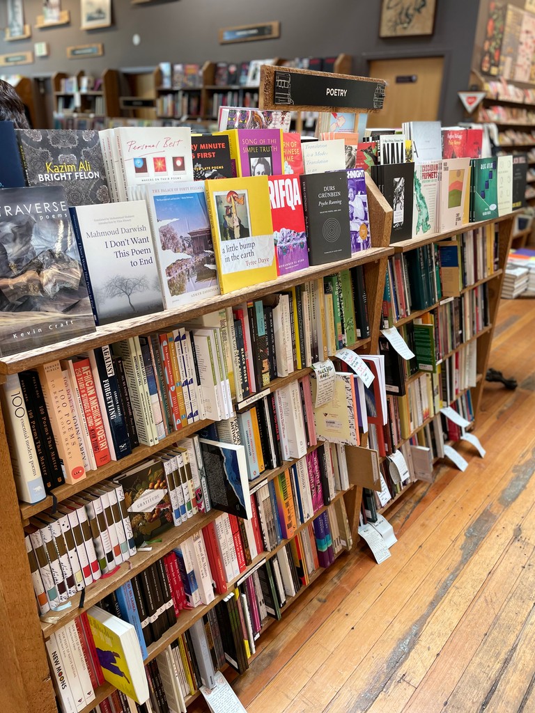 #NationalPoetryMonth is still going strong 💪🏻 Drop your favorite poetry collections in the comments! 🔥

#poetrylovers #indiebookstore #elliottbaybookcompany