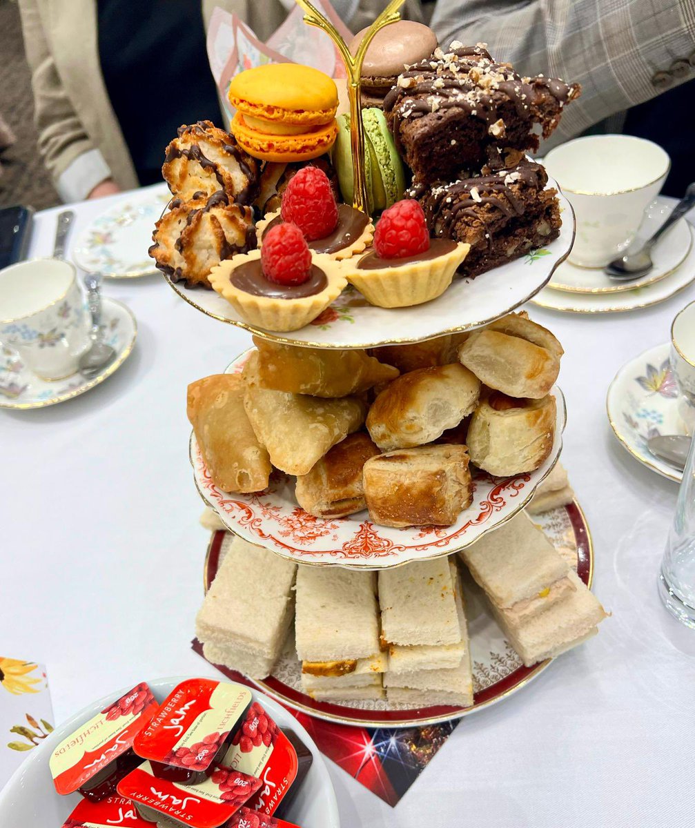 zanib_raja's tweet photo. Well done to @ciluton for putting together an Afternoon Tea Charity event to raise money &amp; awareness for The Curry Kitchen that provides hot meals for the needy.

#communityinterestluton #thecurrykitchen #hotmeals #letsfeedluton #mealsfortheneedy #afternoontea #Luton #DeputyMayor https://t.co/WiaWW8B8A0