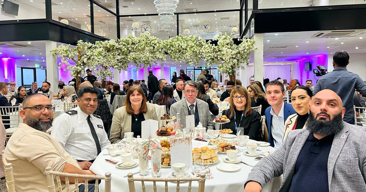 zanib_raja's tweet photo. Well done to @ciluton for putting together an Afternoon Tea Charity event to raise money &amp; awareness for The Curry Kitchen that provides hot meals for the needy.

#communityinterestluton #thecurrykitchen #hotmeals #letsfeedluton #mealsfortheneedy #afternoontea #Luton #DeputyMayor https://t.co/WiaWW8B8A0