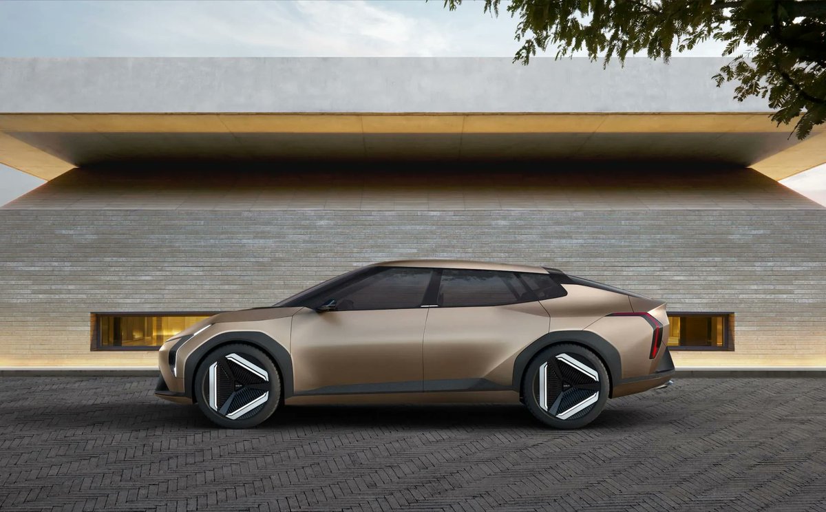 EvtechU's tweet photo. Kia's on track for 1.6M EV sales by 2030 and isn't stopping there - hybrids &amp; fuel cells are also revving up! 🌱🚗 #GreenInnovation #EVGoals #HybridFuture

https://t.co/VarqBUEzi3 https://t.co/APn5Oi5FKc