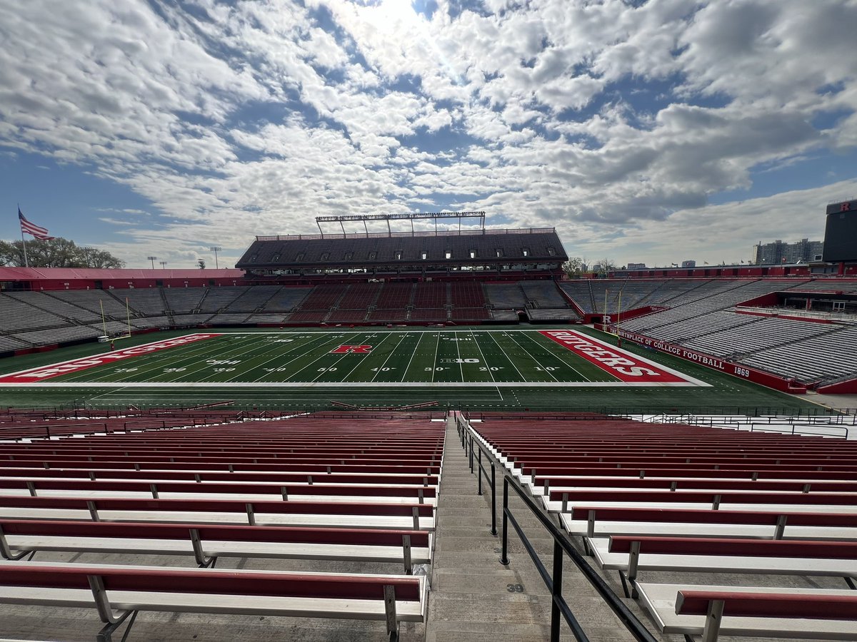 2coachC's tweet photo. Appreciate the love from @coachE_T showing my guys what it takes to be a Knight today ! #CHOP #RUTGERS #D1 #HarmElite @dharm32 https://t.co/41RbdYobKj