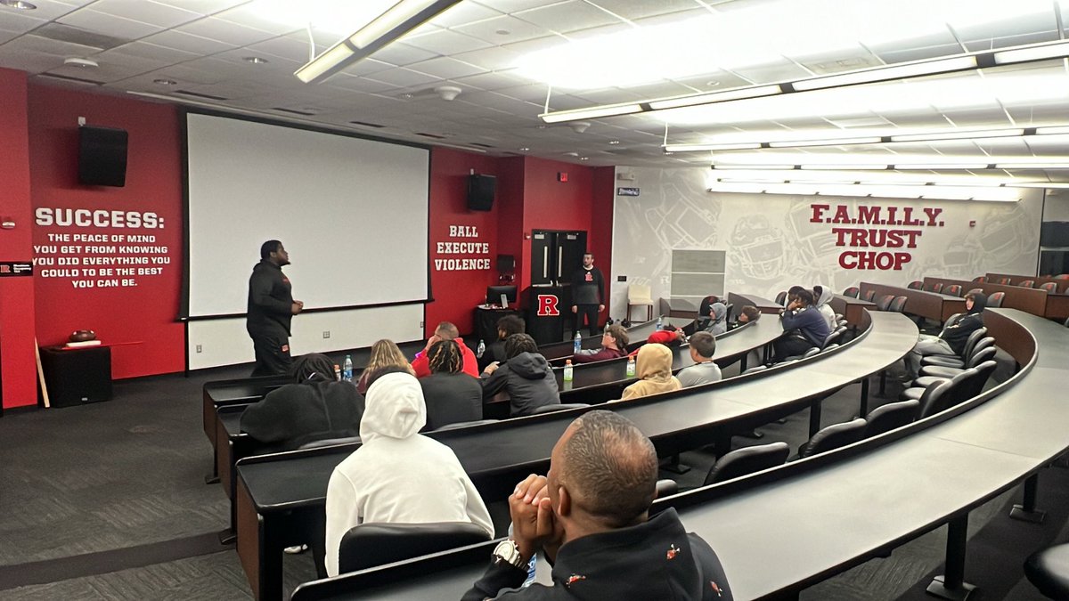 2coachC's tweet photo. Appreciate the love from @coachE_T showing my guys what it takes to be a Knight today ! #CHOP #RUTGERS #D1 #HarmElite @dharm32 https://t.co/41RbdYobKj