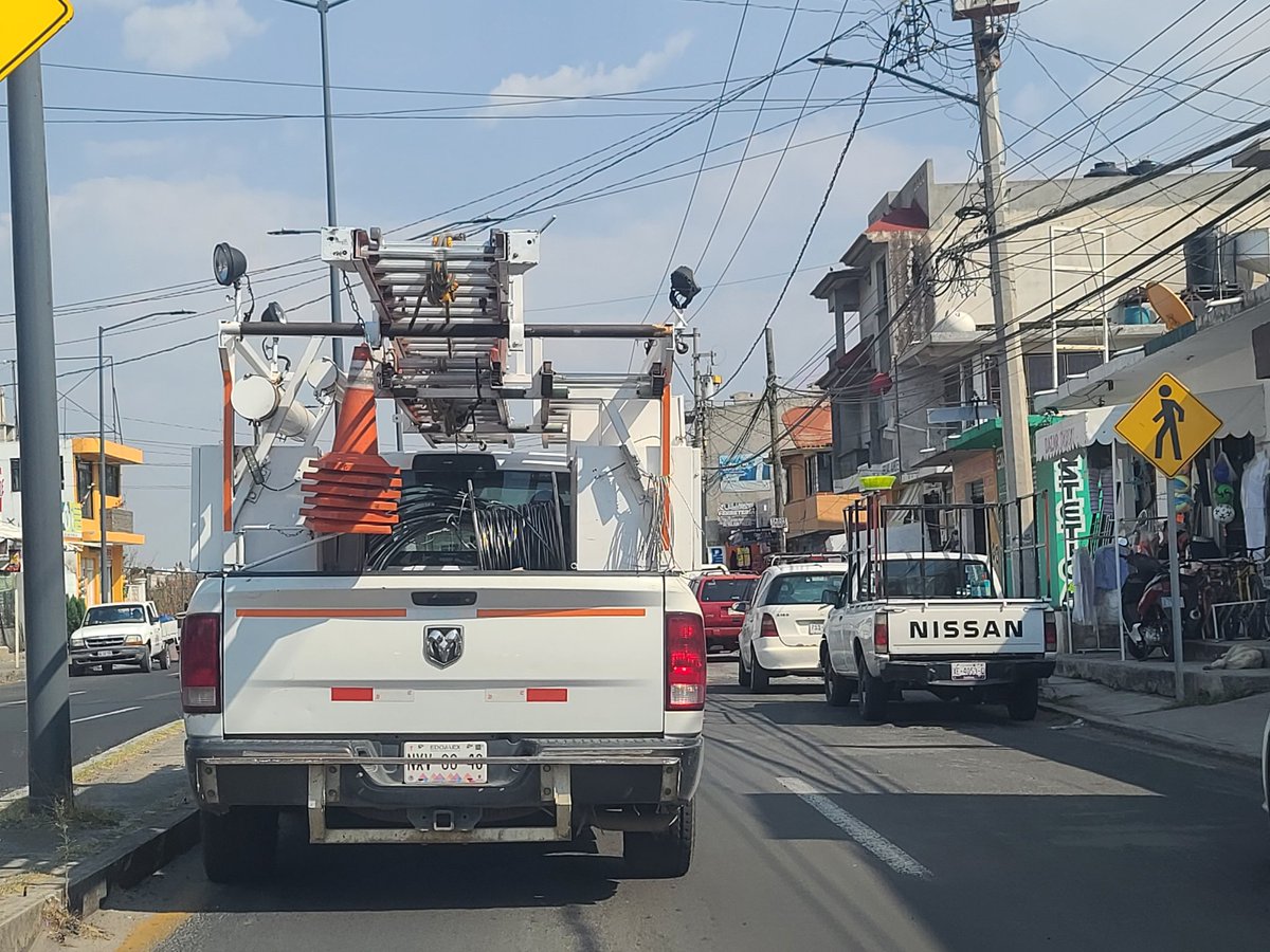 @CFEmx quiero reportar esta unidad placas NXV 88 40 que circulaba en carretera federal puebla- Tlaxcala a la altura de Santa Maria Acuitlapilco, Tlaxcala, aprox 15:30 hrs por la manera imprudente de manejar, ya que yo viajaba con mi bebe y pudo provocar un accidente.