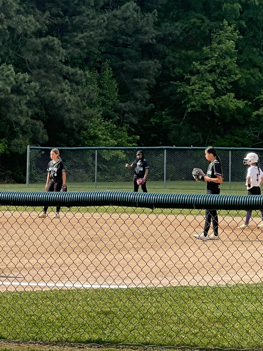 wcmsAPpeoples's tweet photo. Great day for a softball game! GO IMPS! #wcmsmakeithappen2023 #wcmsheartwork2023 #wcmssoftball🥎🥎 https://t.co/2xsGZhh7a7