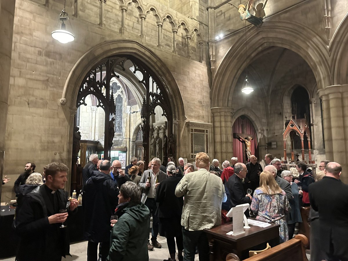 Lovely to support @RevJamesBHeard host @SionCollege fellows and members @StJohnsW14 with a stimulating talk “And is it true, and is it true?” Cathedrals and Growth by Joe Hawes, @deanstedscath, and fun to be a waiter at a very jolly reception afterwards.