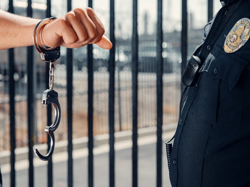 Facing a warrant for arrest can be daunting.🚔 Learn how turning yourself in with a criminal defense attorney can help you navigate the legal process and secure your rights. Check out the Arizona Attorney Daily to learn more! #LegalDefense #CriminalLaw ow.ly/CVf150QM3U4