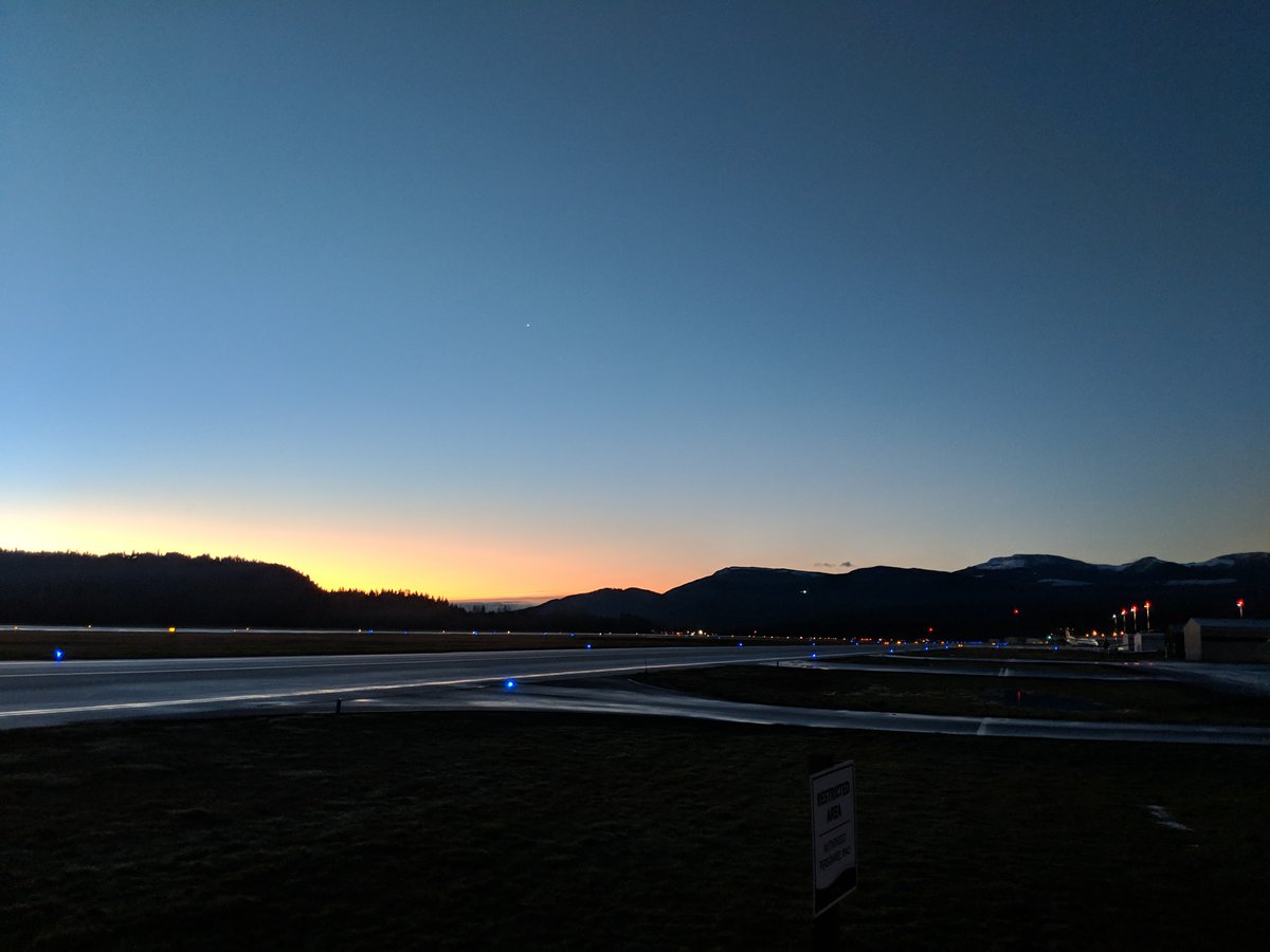 𝑭𝒓𝒐𝒎 𝒎𝒐𝒓𝒏𝒊𝒏𝒈 𝒕𝒐 𝒏𝒊𝒈𝒉𝒕, Nanaimo Airport offers breathtaking views that will leave you in awe