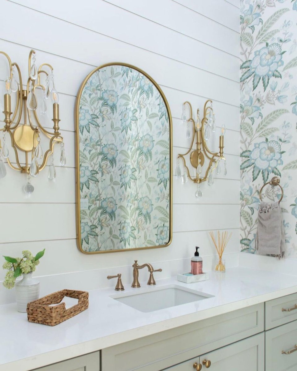 Prepare to be transported to a realm of refined beauty and grace in this elegant powder room by @ashleymooreathome. Featuring: Davenport Wallcovering Photographer: @gracelairdphotography