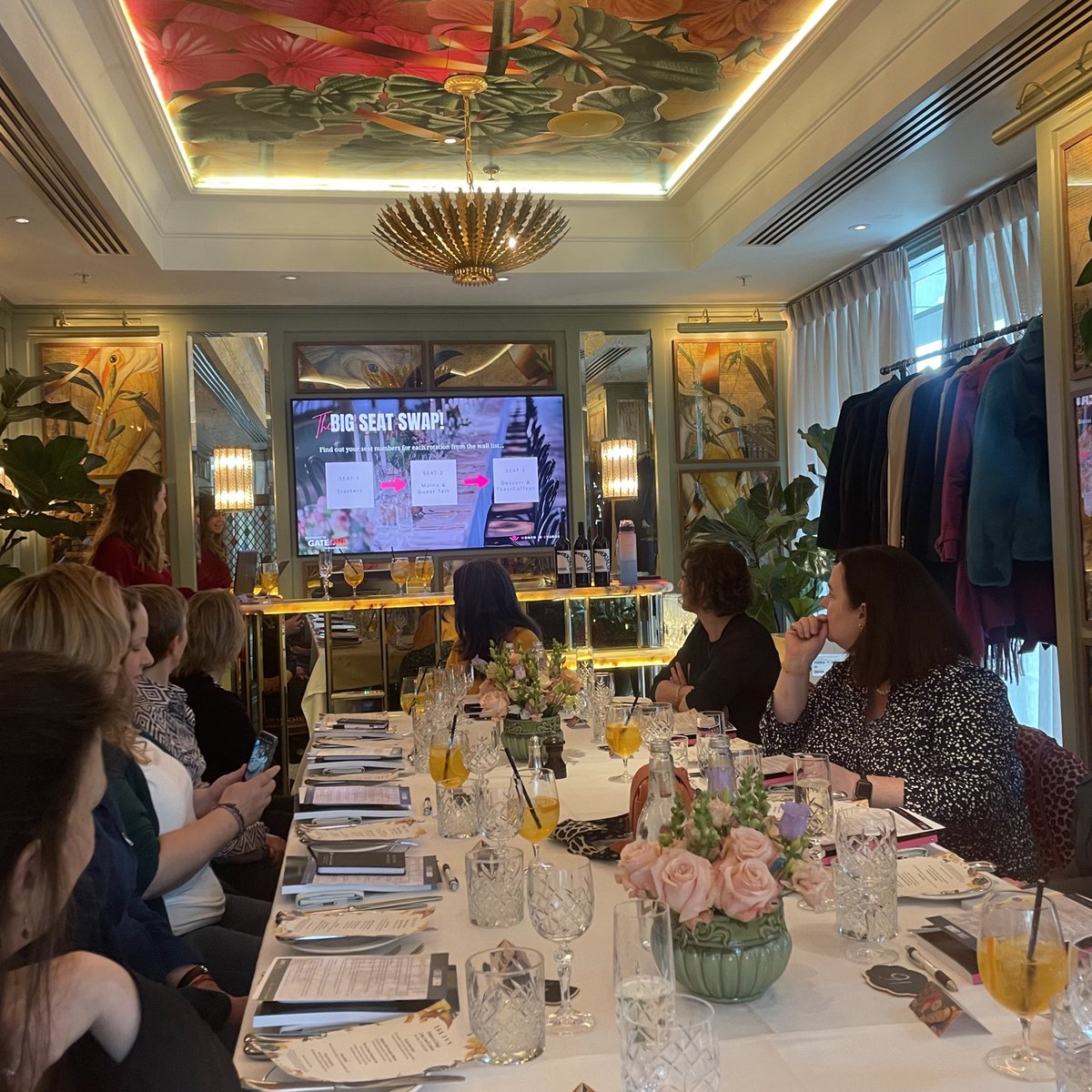 Fabulous afternoon networking and chatting all things change and transformation at the Women in Change Long Lunch London
#ChangeManagement #ChangeComms