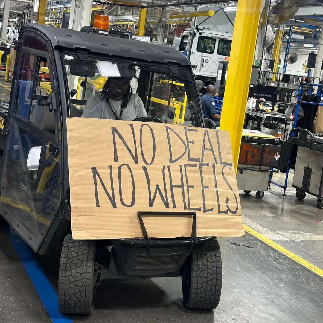 UAW's tweet image. No deals, no wheels. No bucks, no trucks. It’s time for record profits to mean record contracts at Daimler Truck. Tick tock, Daimler!
#StandUpDaimler