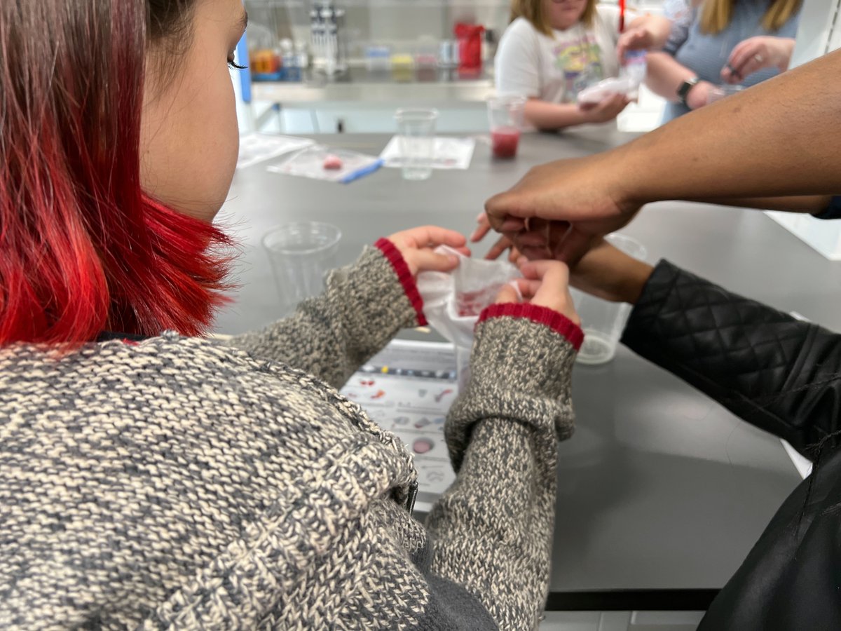 MaxCyte_info's tweet photo. At MaxCyte we celebrate the ongoing advancements in genomics every day, and today we welcomed our esteemed group of junior MaxCyteer's into our headquarters to learn about DNA and share insights into the great work that we do at MaxCyte. #DNADay24 https://t.co/LLYUjxjFA3