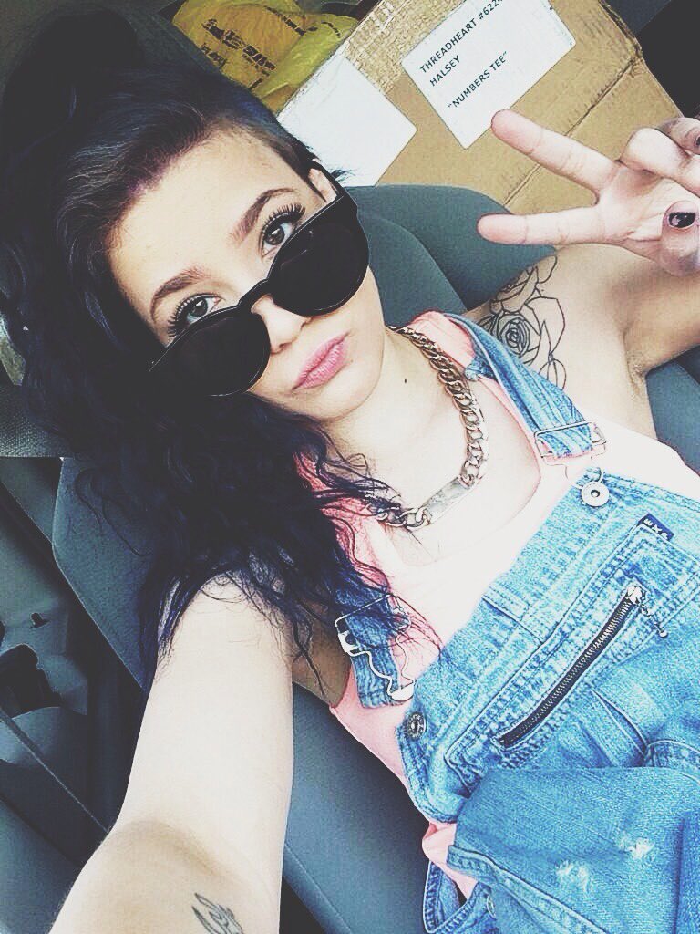On this day 10 years ago, April 25th 2014, Halsey posts a selfie on her way to the 5SOS concert. “Overalls. Always overalls.”