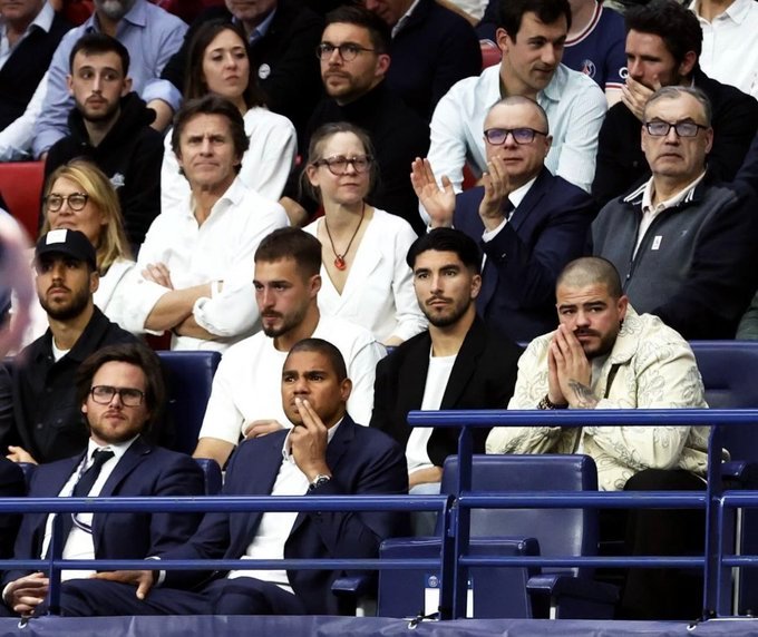 🇪🇦 • Marco Asensio, Arnau Tenas et Carlos Soler ont assisté au match entre le PSG Handball et le FC Barcelone en quart de finale de la Ligue des Champions. Le FC Barcelone l'a emporté sur un score de 30 à 22 contre le PSG. 🤾🏻‍♂️🏆

#PSGFCB #PSGHandball