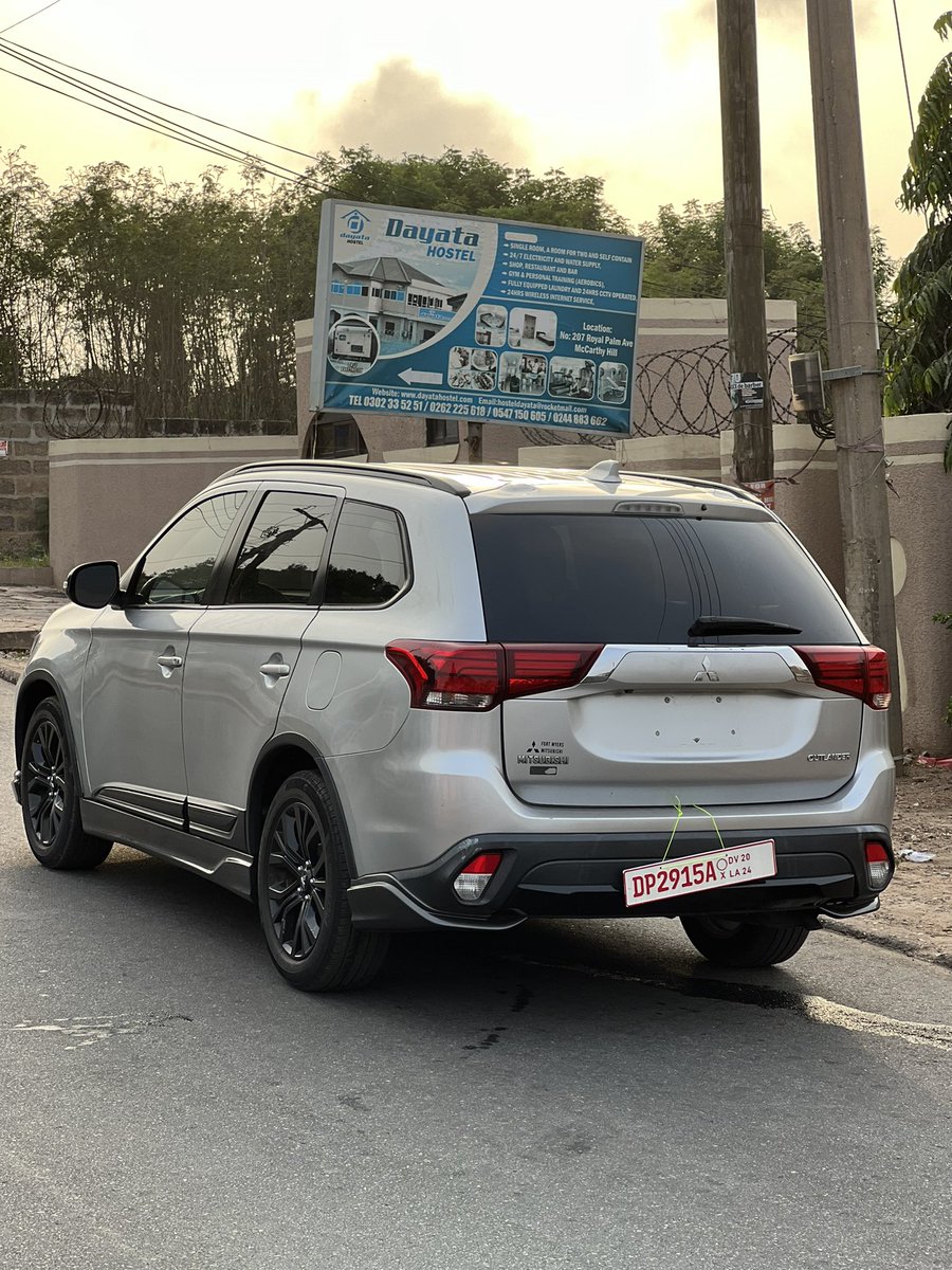 cufferhenry07's tweet photo. @enokay69 2018 Mitsubishi Outlander SE (Special Edition)
Engine 2.4L
Eco mode 
Transmission: Automatic 
Drive:: FWD
Apple CarPlay/ Android Auto
Heated seats 
Rear view  camera 
Sunroof 
Blind spot sensor 
Keyless entry 
Push to start 
Touch Infotainment 
GHC054916734

📞 https://t.co/ou5ADJSawm